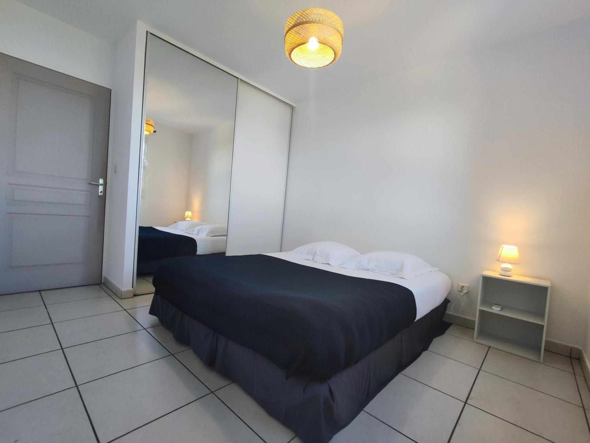 Le Nid Oceanique ! Appart T2 Avec Terrasse, Vue Mer Et Parking Prive En Sous Sol, Proche Du Centre Ville De Saint Gilles Les Bains Luaran gambar