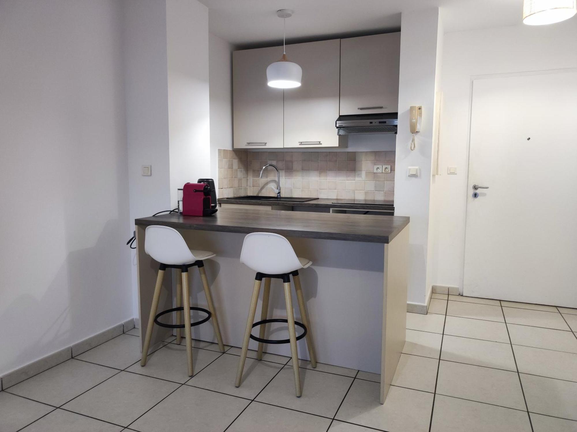 Le Nid Oceanique ! Appart T2 Avec Terrasse, Vue Mer Et Parking Prive En Sous Sol, Proche Du Centre Ville De Saint Gilles Les Bains Luaran gambar