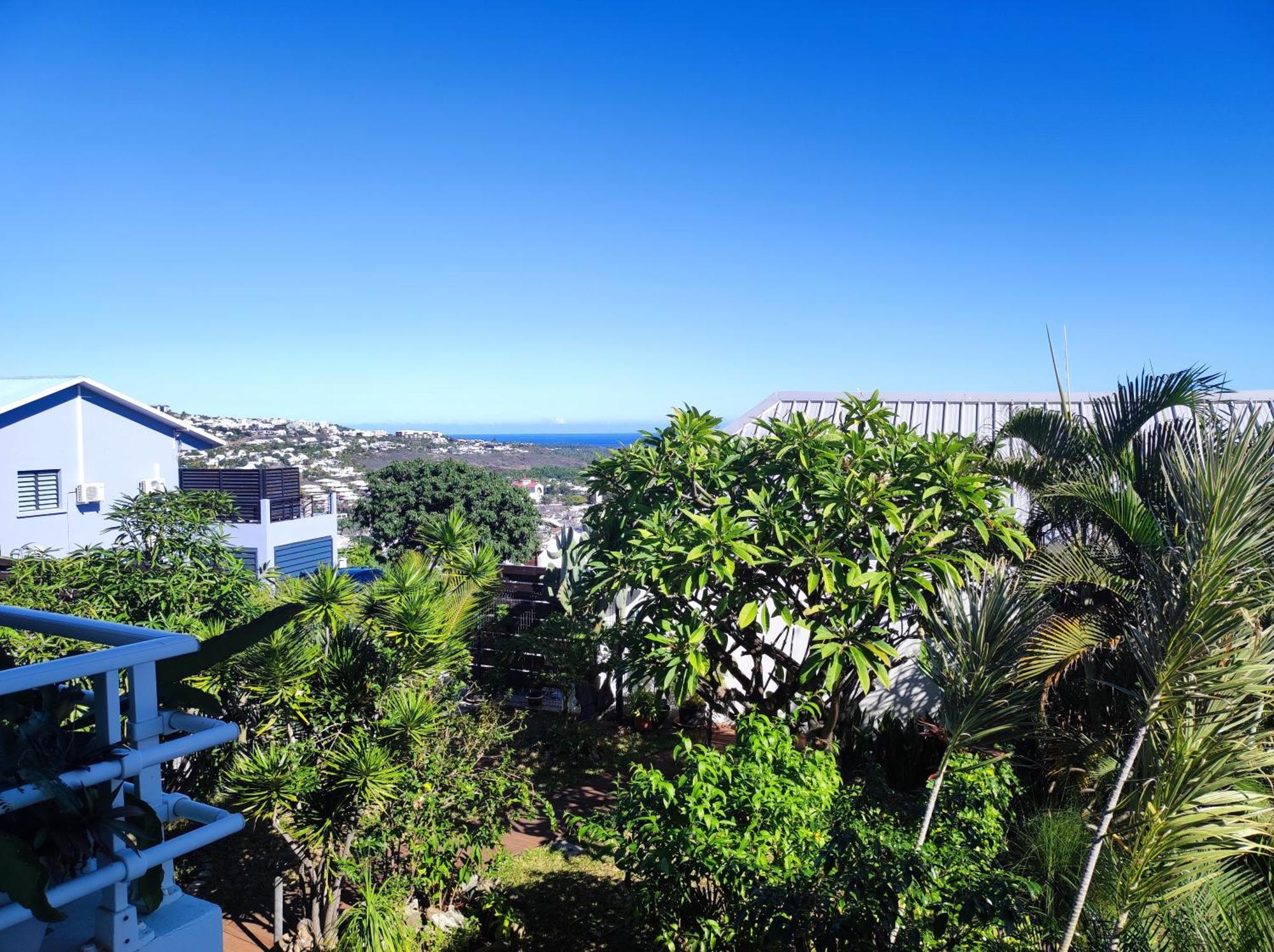 Le Nid Oceanique ! Appart T2 Avec Terrasse, Vue Mer Et Parking Prive En Sous Sol, Proche Du Centre Ville De Saint Gilles Les Bains Luaran gambar